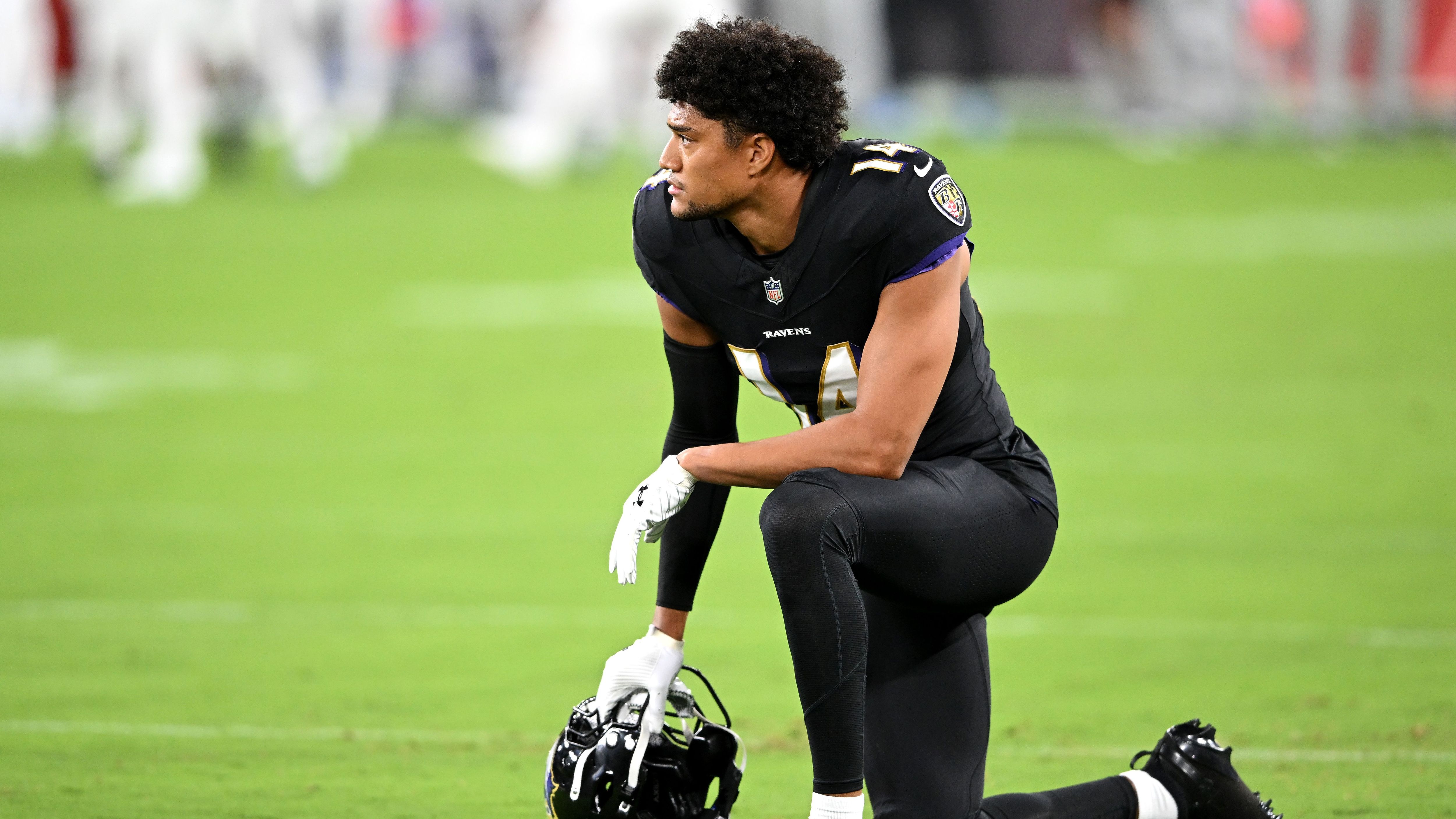 <em><strong>Kyle Hamilton (Baltimore Ravens)</strong><br>Die Verletzungsprobleme der Baltimore Ravens werden immer größer. Neben Quarterback Lamar Jackson droht nun auch Safety Kyle Hamilton auszufallen. Damit würden - Stand jetzt - die beiden bestbezahlten Spieler der Ravens gegen die Houston Texans fehlen. Auch Mark Andrews, Patrick Ricard, Roquan Smith, Kyle van Noy, Ronnie Stanley und Tyler Linderbaum stehen auf dem Injury Report der Ravens.</em>