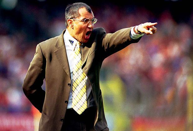 
                <strong>Felix Magath anno 1998</strong><br>
                Seine nächster Halt in der Saison 1997/1998 hieß Nürnberg, wo er den Aufstieg in die erste Liga schaffte. Bei seinen weiteren Stationen trainierte er Klubs aus der unteren Tabellenhälfte, kämpft mit Bremen und Frankfurt gegen den Abstieg. 
              