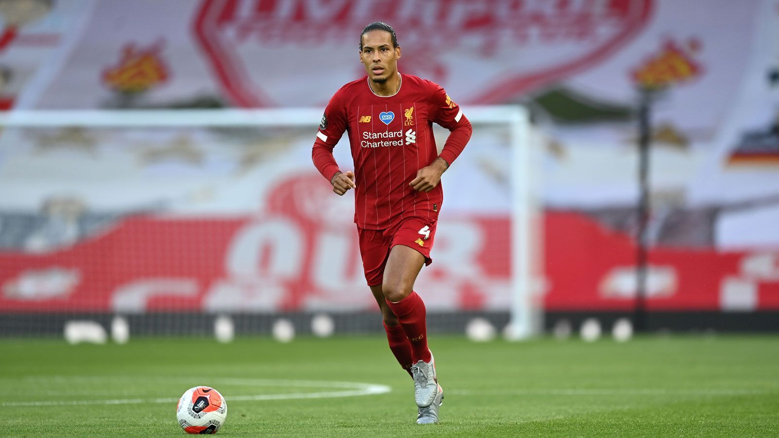 
                <strong>Virgil van Dijk (FC Liverpool)</strong><br>
                Alter: 29 Jahre - Position: Innenverteidiger
              