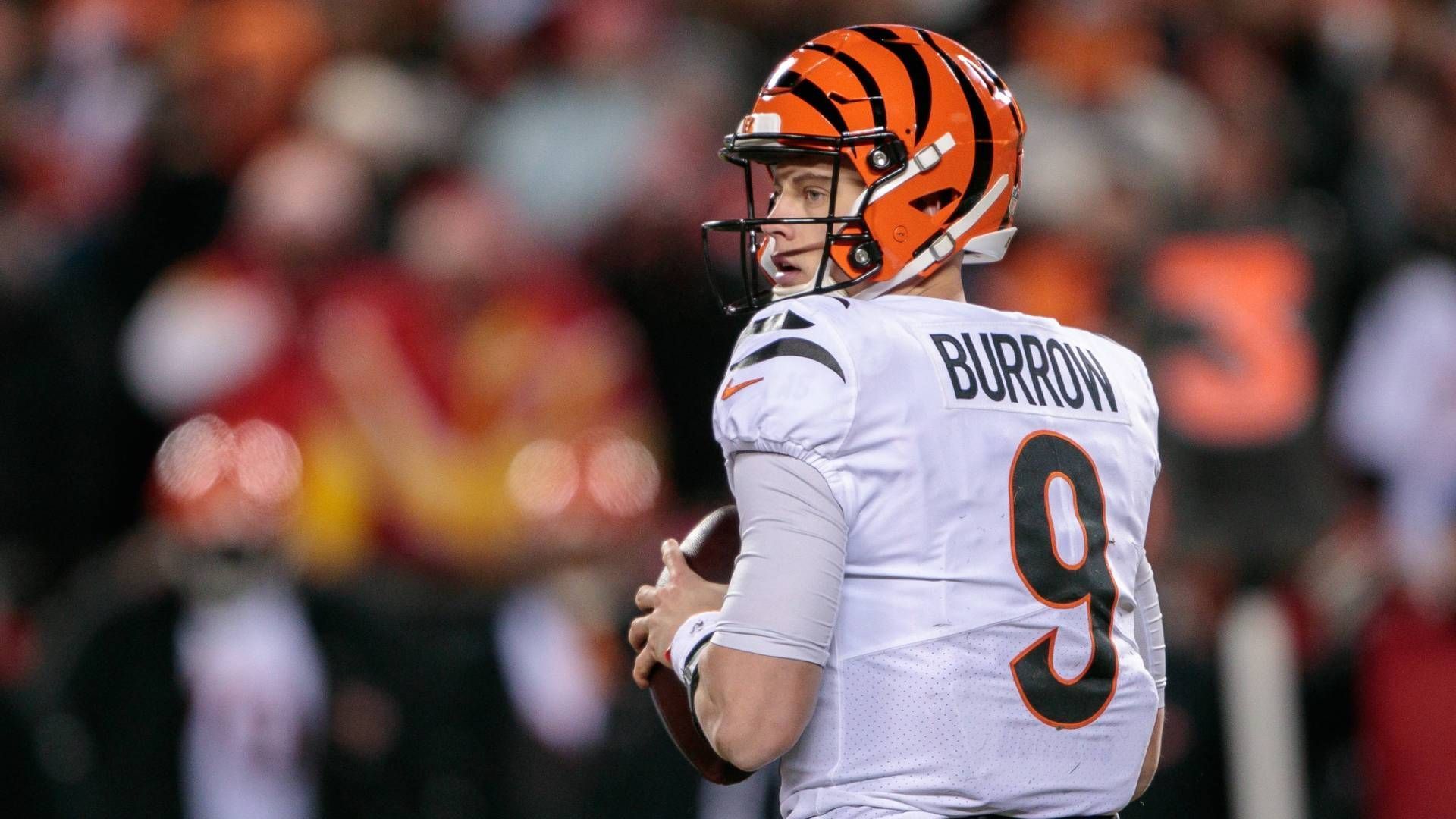 
                <strong>Platz 2: Joe Burrow (Cincinnati Bengals)</strong><br>
                &#x2022; Ranking im Vorjahr: Platz 5<br>&#x2022; Statistiken in der Saison 2022: 16 Spiele, 4.475 Yards, 35 Touchdowns, 12 Interceptions<br>
              