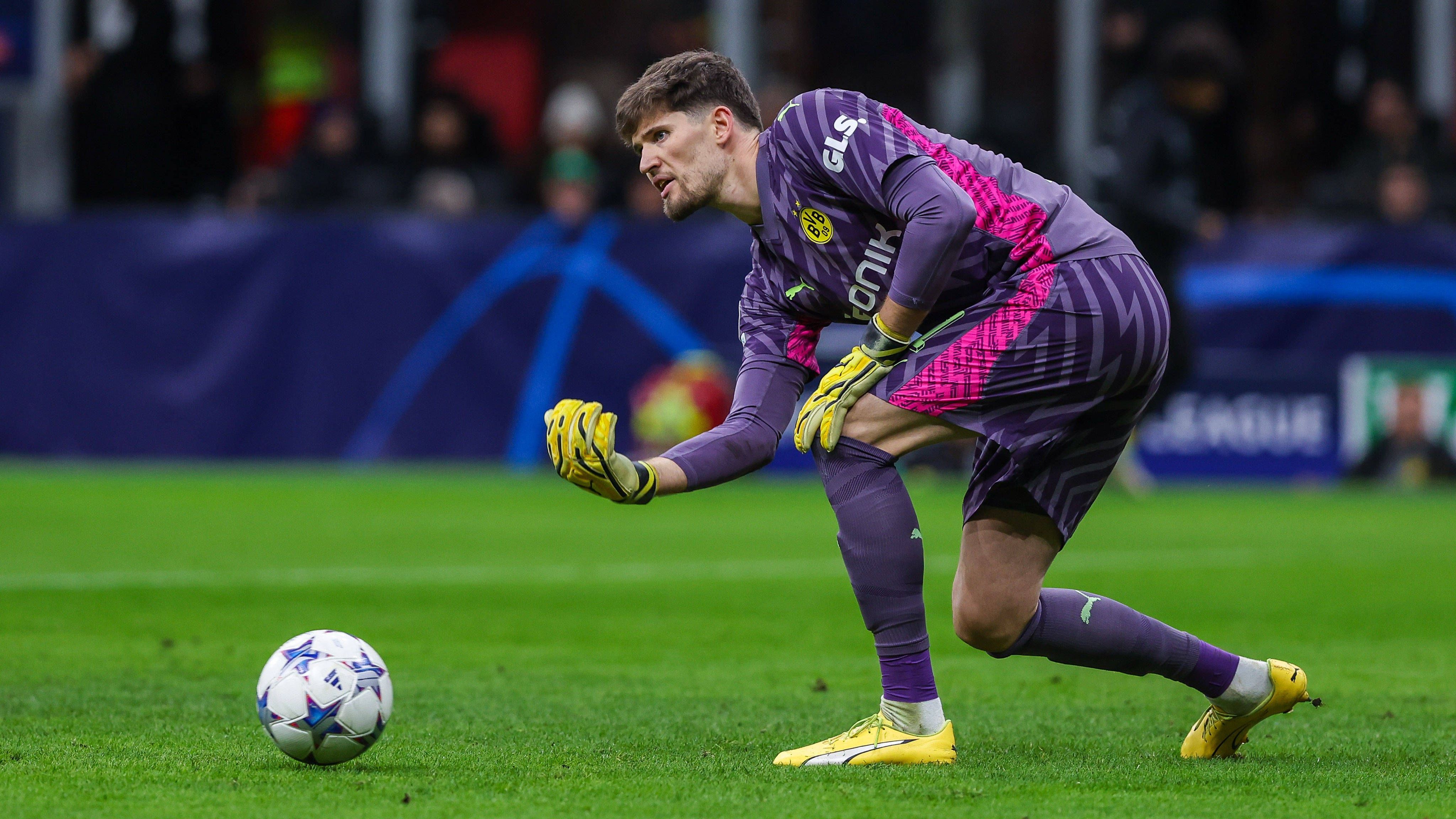 <strong>Gregor Kobel</strong><br>Startet mit einem gehaltenen Elfmeter gegen Giroud (6.) fulminant in die Partie. Danach wenig geprüft, beim Gegentreffer machtlos. Muss nach einem Zusammenprall zwischenzeitlich behandelt werden.&nbsp;<strong><em>ran</em>-Note: 2</strong>