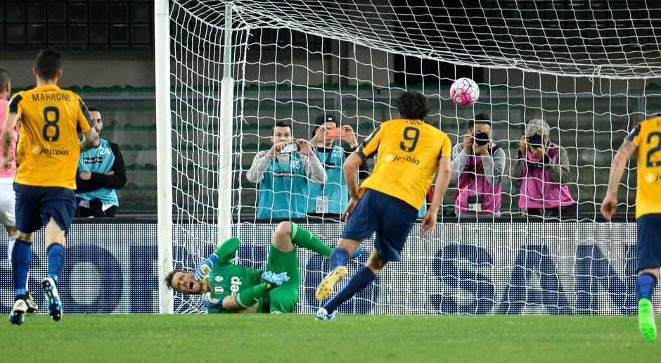 
                <strong>Luca Tonis Abschiedsgala </strong><br>
                In seinem wohl letzten Pflichtspiel seiner Karriere verwandelte Toni den Elfmeter ganz sicher in Panenka-Manier - was für eine Abschied! 
              