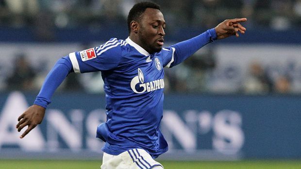 
                <strong>Chinedu Obasi</strong><br>
                Chinedu Obasi: Auf Schalke hatte das einstige Hoffenheimer Talent keine Zukunft mehr und so trennten sich im Sommer 2015 die Wege. Der Nigerianer hielt sich anschließend unter anderem bei Red Bull Salzburg fit, machte ein Probetraining bei Eintracht Frankfurt, doch zu einem Vertragsabschluss kam es nicht. So wartet der 29-Jährige noch auf ein neues Angebot, um seine Karriere fortzusetzen.
              