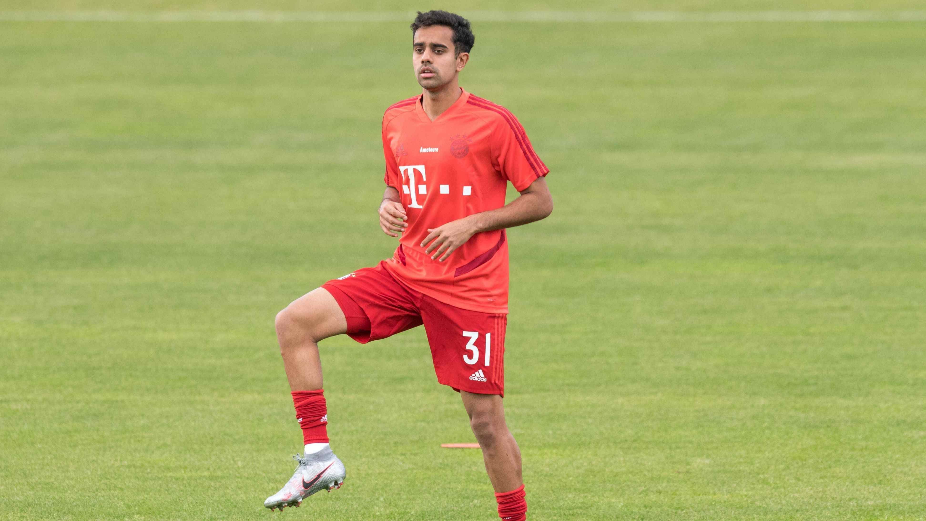 <strong>Sarpreet Singh</strong><br>- Passendes Bier: Singha (Thailand)<br>- Aktueller Verein: vereinslos<br>- Höchster Marktwert: 1,5 Millionen&nbsp;Euro<br>- Wechselte einst von Wellington Phoenix zu Bayern II
