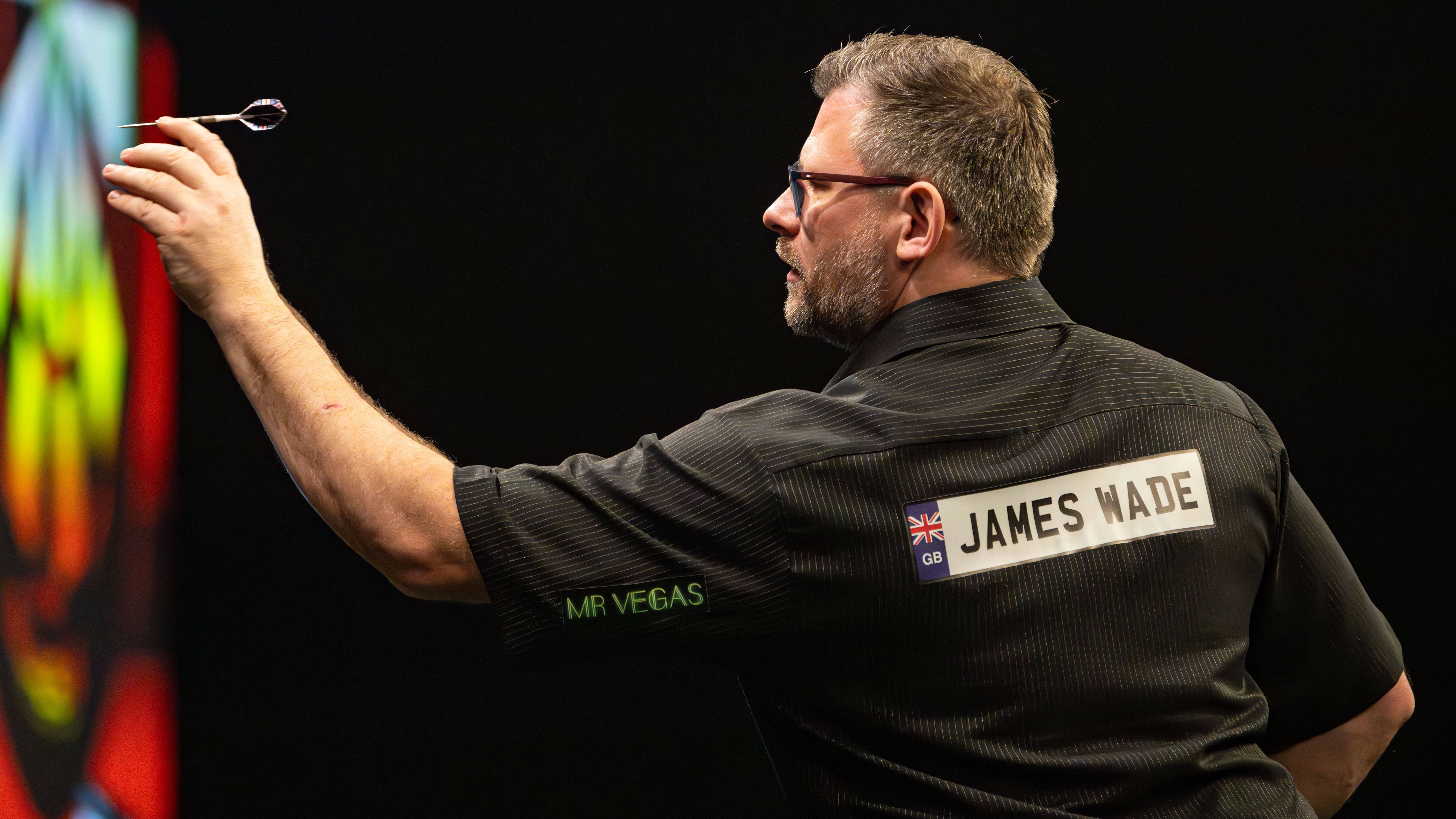 <strong>James Wade </strong><br>Nach anderthalb schwierigen Jahren inklusive Erstrunden-Aus bei der WM 2023 zeigte Wade seine Klasse in den vergangenen Monaten wieder. "The Machine" zog bei den jüngsten drei Major-Events mindestens in die Runde der letzten Acht ein, die European Championship verlor er im Finale gegen Wright.