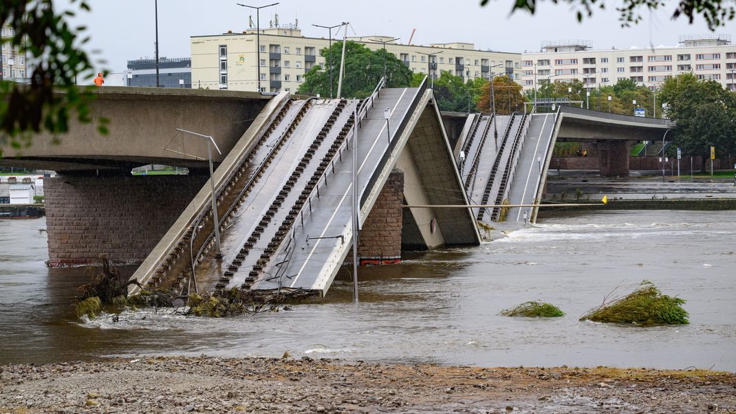 Der Einsturz der Carolabrücke in Dresden soll unter anderem an Korrosion gelegen haben.