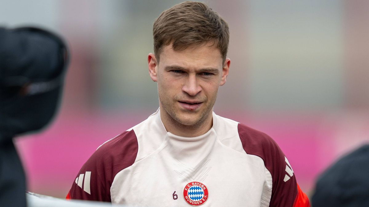 Joshua Kimmich 6 (FC Bayern Muenchen), Abschlusstraining vor dem UEFA Champions League-Spiel gegen Celtic Glasgow, Saison 2024 2025 an der Saebener Strasse. 11.02.2025 DFB regulations prohibit any ...