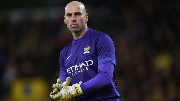 
                <strong>Willy Caballero (Manchester City)</strong><br>
                Willy Caballero (Manchester City): Bei ManCity könnte sich 2017 ein größerer Umbruch vollziehen, denn zahlreiche Verträge laufen aus. Caballero ist bislang ein Gewinner des Trainerwechsels, denn der Argentinier bekam von Coach Pep Guardiola den Vorzug vor Joe Hart. Durch die Verpflichtung von Claudio Bravo dürfte er wieder zum Backup werden. Diese Rolle füllte der 34-Jährige bislang verlässlich aus, sodass Caballero auf einen neuen Vertrag hoffen darf.
              