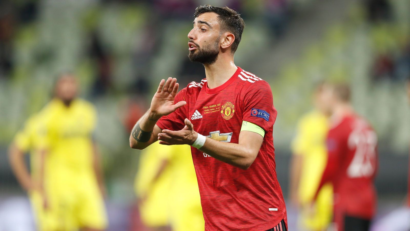 
                <strong>Mittelfeld: Bruno Fernandes (Manchester United)</strong><br>
                Der portugiesische Mittelfeldspieler war in der vergangenen Saison mit 18 Treffern der beste Torjäger von Manchester United. Fernandes wechselte im Januar 2020 für eine Ablöse von 55 Millionen Euro von Sporting Lissabon zum englischen Traditionsverein.
              