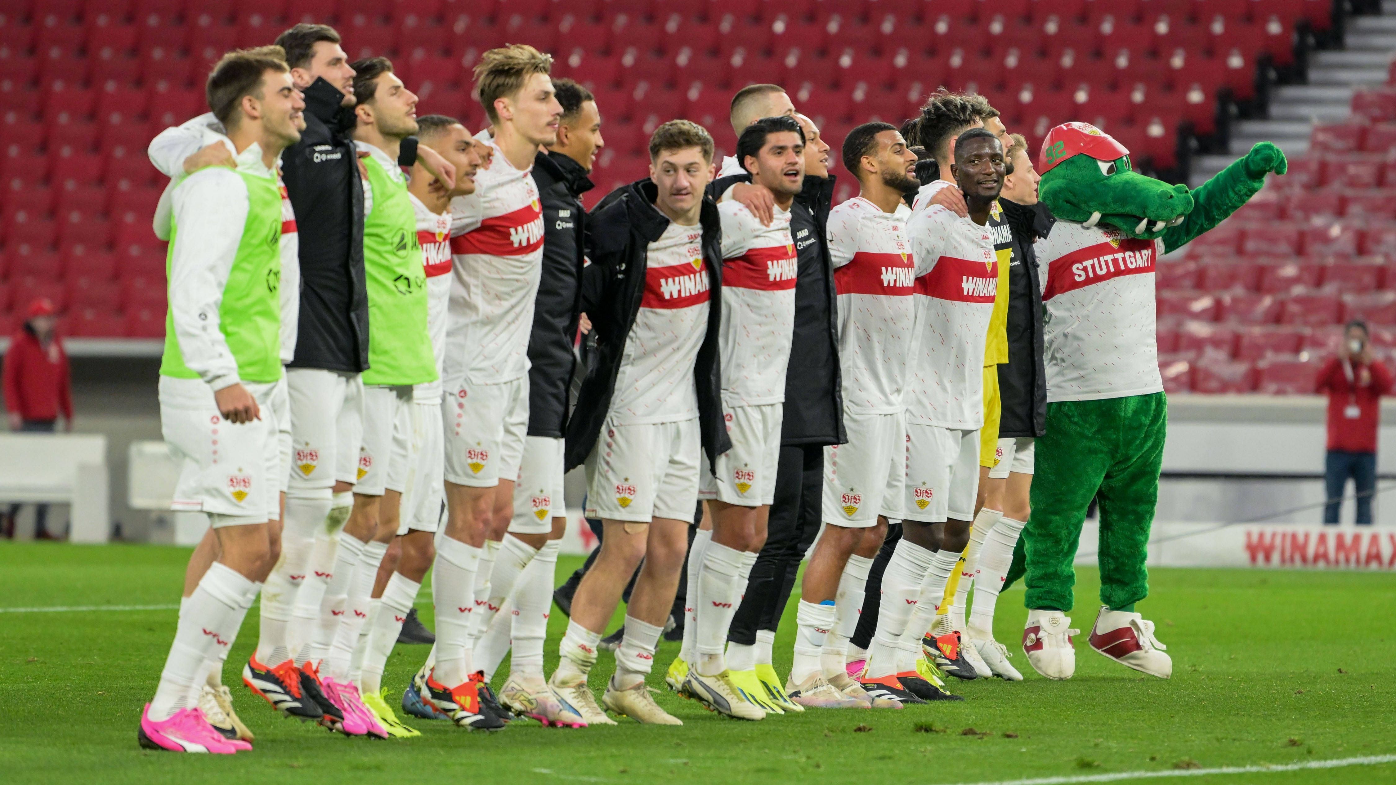 <strong>Stuttgart schaffts in die CL - Leipzig nicht</strong><br>Der VFB Stuttgart spielt eine unfassbare Saison. Konstant, spritzig und erfolgreich. Nicht umsonst stehen die Schwaben auf Tabellenplatz drei - vor den Champions-League-Dauerteilnehmern aus Dortmund und Leipzig.&nbsp;