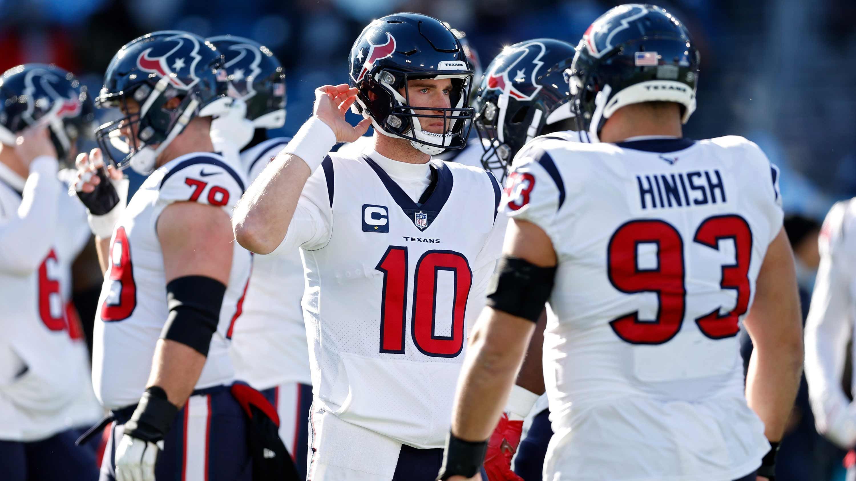 
                <strong>Verlierer: Houston Texans</strong><br>
                Wer die vorherige Saison mit einem Record von 4-13 beendet und anschließend den Head Coach (David Culley) entlässt, geht in der Regel davon aus, dass es im Folgejahr nur besser werden kann. Bei den Houston Texans war das nicht der Fall. Unter Lovie Smith holten die Texans sogar noch einen Sieg weniger und standen am Ende mit einer Bilanz von 3-13-1 da. Die Folge: Smith wurde direkt nach dem letzten Spieltag der Regular Season entlassen. Und die Texans? Die können wieder nur hoffen, dass es diesmal tatsächlich nur besser werden kann. Doch der Kader gibt das nicht wirklich her.
              