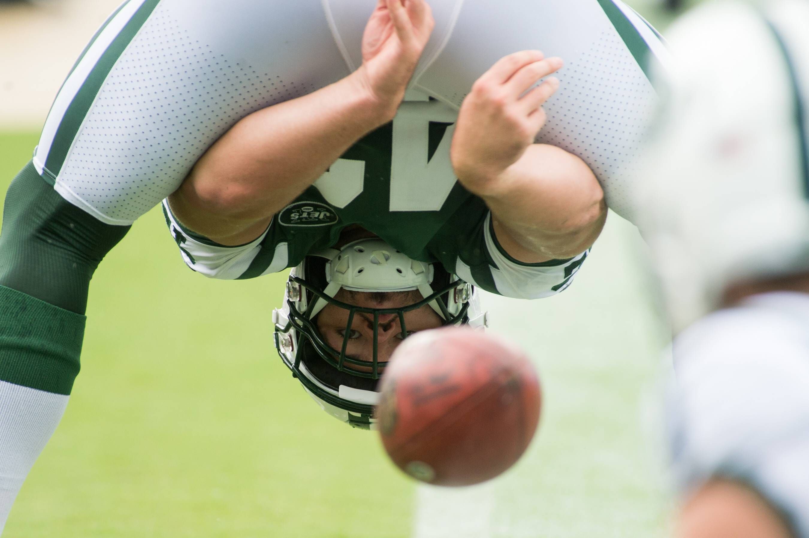 
                <strong>Platz 6: Thomas Hennessy (New York Jets)</strong><br>
                Gesamtvolumen des Vertrags: 4,4 Millionen US-DollarLaufzeit: 4 Jahre bis zur Saison 2023
              