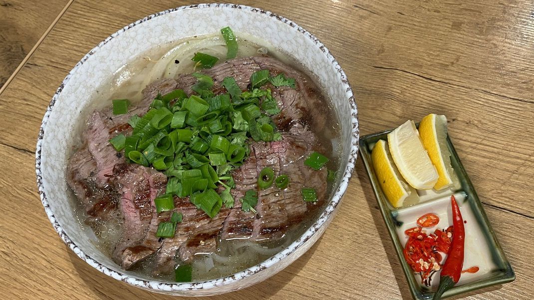 PHỞ BÒ TÁI