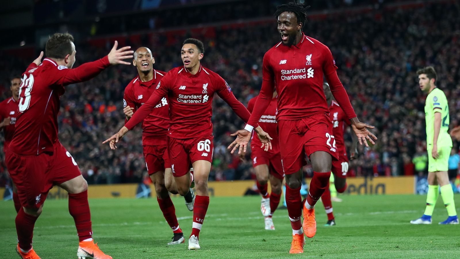 
                <strong>FC Liverpool vs. FC Barcelona 2018/2019</strong><br>
                Im Halbfinal-Rückspiel der Saison 2018/2019 schafft der FC Liverpool das Wunder von Anfield. Nach der 0:3 Hinspiel-Pleite im Camp Nou schlägt die Truppe von Jürgen Klopp im heimischen Stadion zurück. Die Doppelpacks von Divock Origi (re.) und Georginio Wijnaldum sorgen für den K.o. von Barca. Mit diesem wahnsinnigen Comeback schaffen die "Reds" den Einzug in das Champions-League-Finale, wo Liverpool sich letztlich durch einen 2:0-Sieg gegen Tottenham den Henkelpott sichert.
              