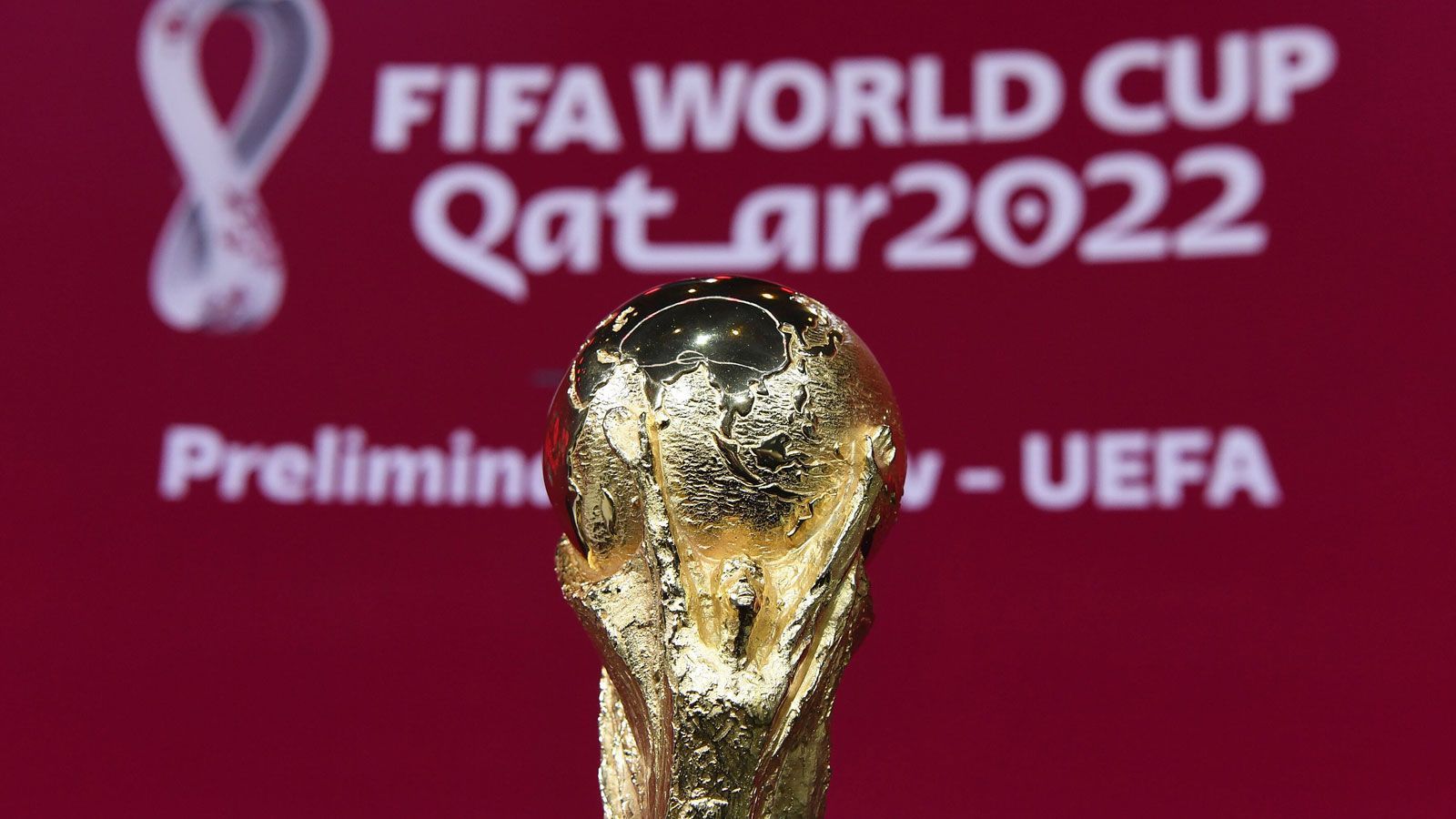 
                <strong>WM 2022 in Katar: Alles wie beim Handball?</strong><br>
                Rund sechs Monate vor der WM kommen die Superstars vermutlich zusammen. Wie das gehen soll? Ganz einfach: Die Vereine der Spieler erhalten eine saftige Entschädigung für die "superstarfreie Zeit".
              
