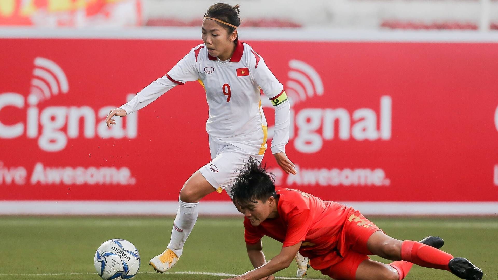 
                <strong>Vietnam - Huynh Nhu</strong><br>
                Auch Vietnam ist WM-Neuling, dass die Asiatinnen aber richtig was drauf haben, zeigten sie unter anderem im Testspiel gegen die deutsche Mannschaft (1:2). Kapitänin Huynh Nhu ist dabei die Spielerin, die herausragt und auf die es ankommen wird und muss. Sie ist die einzige Spielerin im Kader, die nicht in der heimischen Liga spielt, sondern in Europa beim portugiesischen Klub Vilaverdense ihr Geld verdient.
              