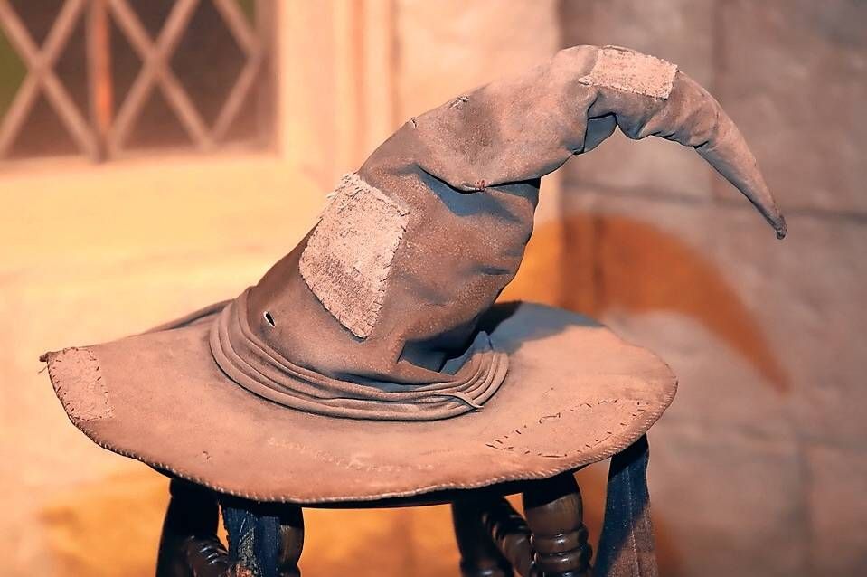Tatsächlich, Farbe und Form ähneln sich. So sieht der sprechende Hut aus den Harry Potter Filmen aus.
