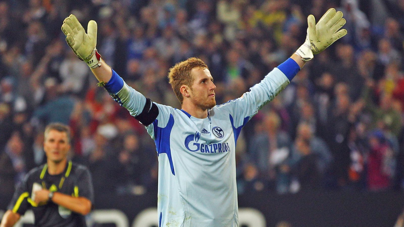 
                <strong>Torwart: Ralf Fährmann</strong><br>
                Spiele: 228Spiele ohne Gegentor: 75Erfolge: Vize-Meister
              