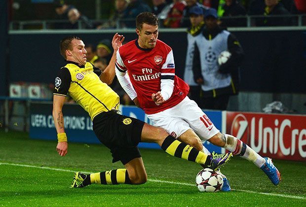 
                <strong>Borussia Dortmund - FC Arsenal 0:1</strong><br>
                Im ersten Teil des Duells Ruhrpott gegen London ist Arsenal zu Gast bei Borussia Dortmund. Doch das von vielen angekündigte Spitzenspiel hält nicht, was es verspricht: wenig Torszenen, viele Zweikämpfe.
              