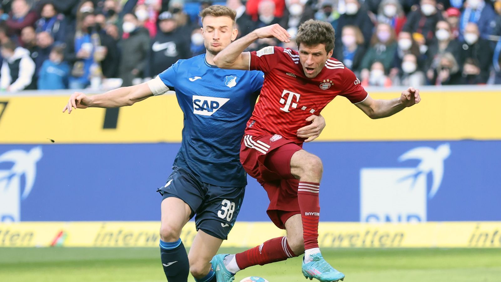 
                <strong>Die Noten der Bayern-Stars in Hoffenheim</strong><br>
                Was für ein Spiel für den FC Bayern in Hoffenheim! Latte, Außennetz, gleich drei Abseitstore, beim 1:1 im Kraichgau konnte man wahrlich nicht von Bayern-Dusel sprechen. Wir haben die Spieler der Münchner in der Einzelkritik benotet.
              