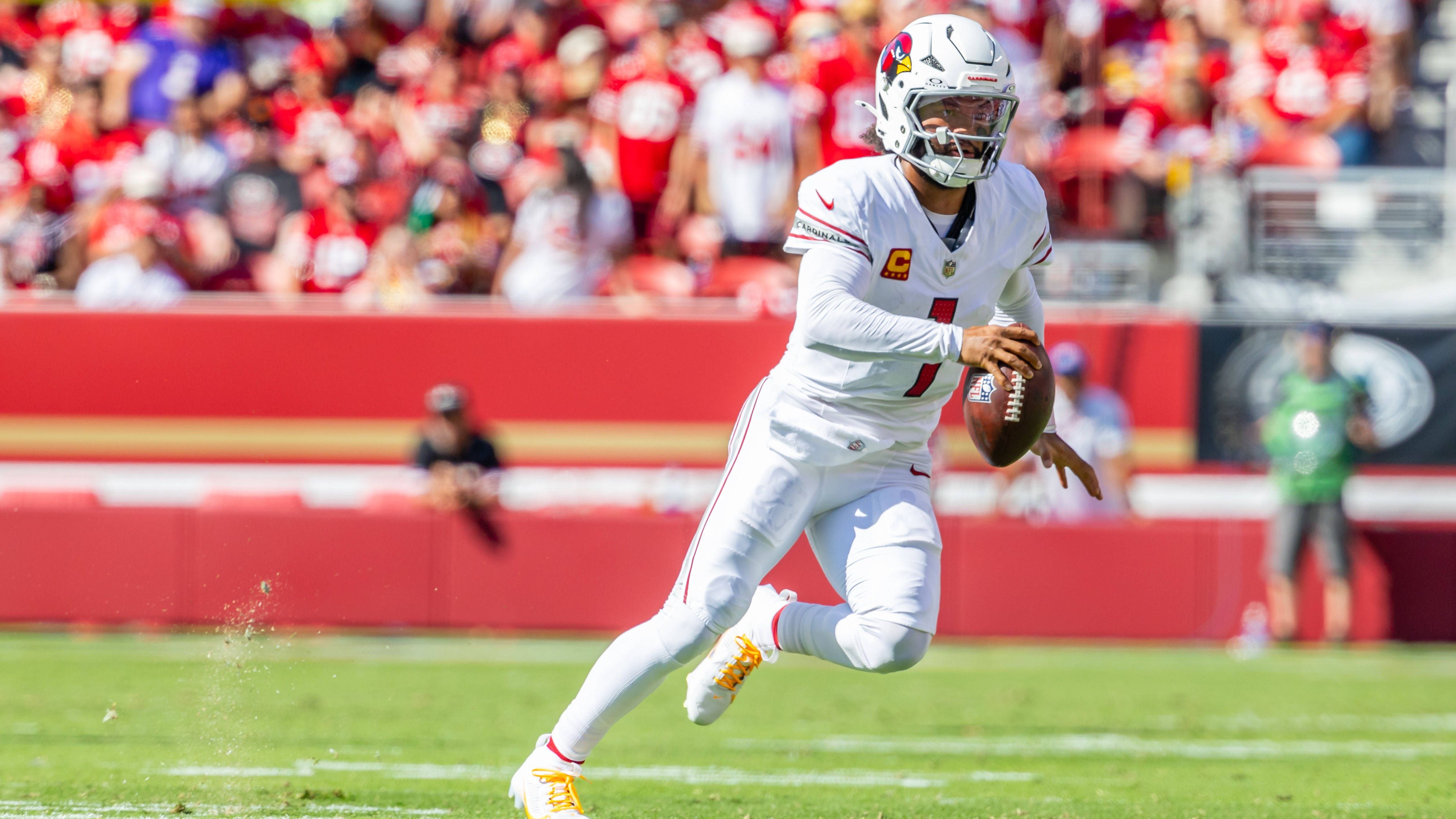 <strong>Arizona Cardinals at San Francisco 49ers 34:9</strong><br>Kyler Murray und die Cardinals sind das Überraschungsteam der Saison. Mac Jones, Ersatz für den verletzten Niners-Quarterback Brock Purdy, ist mit der starken Cardinals-Defense völlig überfordert, während Murray als Dual Threat die Defensive von San Francisco vor große Probleme stellt. Die Cardinals stehen bei drei Siegen, während die 49ers sehnsüchtig auf die Rückkehr von Purdy warten.