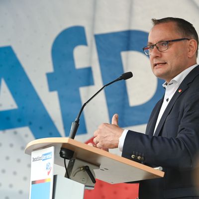 Tino Chrupalla, Bundessprecher der AfD, auf einer Kundgebung in Magdeburg