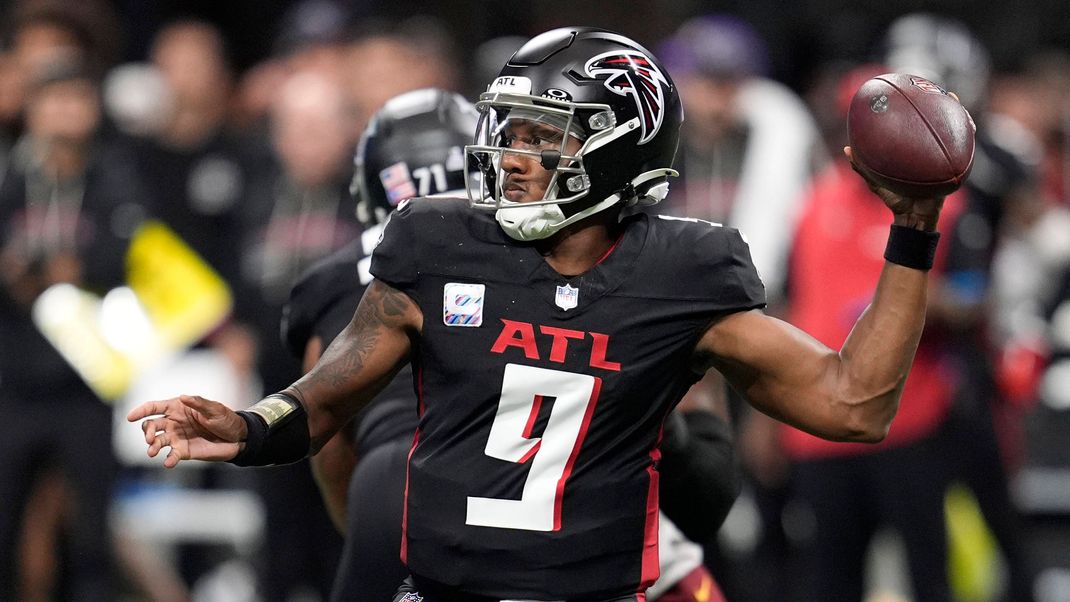NFL, American Football Herren, USA Washington Commanders at Atlanta Falcons Sep 28, 2025 Atlanta, Georgia, USA Atlanta Falcons quarterback Michael Penix Jr. 9 throws during the first half against the Washington Commanders at Mercedes-Benz Stadium. Atlanta Mercedes-Benz Stadium Georgia USA, EDITORIAL USE ONLY PUBLICATIONxINxGERxSUIxAUTxONLY Copyright: xDalexZaninex 20250928_jhp_sz2_0229