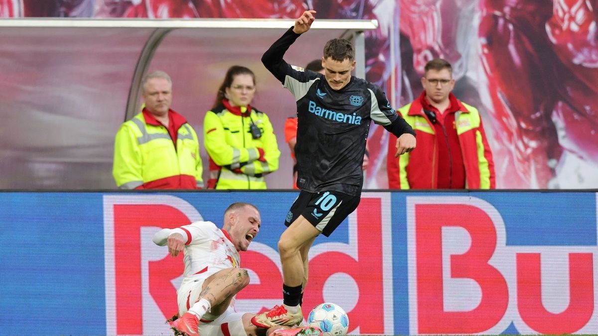 Unmittelbar nach dem Zweikampf legt Wirtz das 2:0 auf