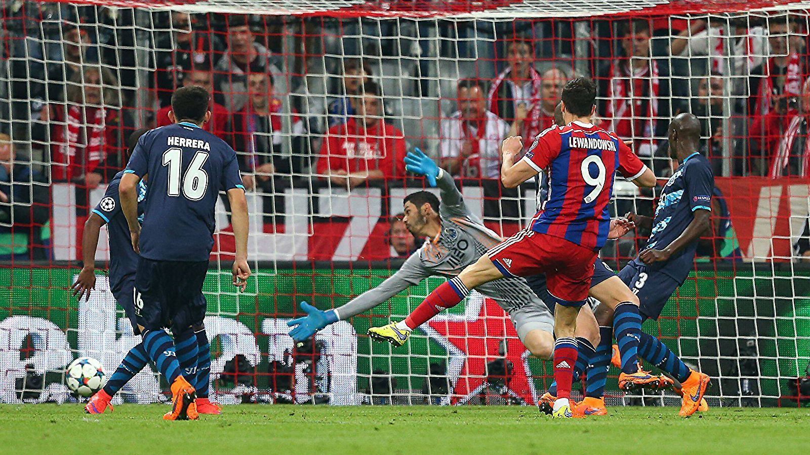 <strong>2014/2015, Viertelfinale: FC Bayern München - FC Porto 6:1 (nach 1:3)</strong><br>Nach dem 1:3 im Hinspiel, in dem vor allem Ricardo Quaresma kaum zu kontrollieren war, drehten die Münchner im Rückspiel auf. Nach 40 Minuten stand bereits ein 5:0 auf der Anzeigetafel, letztlich siegte der deutsche Rekordmeister mit 6:1. Spoiler: Es war das bislang letzte Mal, dass der FCB nach einer Hinspiel-Pleite die nächste Runde erreichte.