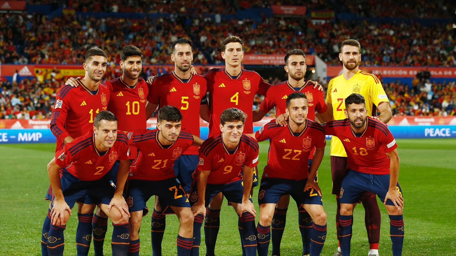 
                <strong>Spanien</strong><br>
                &#x2022; Gesamtmarktwert: 877 Mio. Euro<br>&#x2022; Höchster Marktwert: Pedri (FC Barcelona, 100 Mio. Euro)<br>&#x2022; Geringster Marktwert: Sergio Busquets (FC Barcelona, 5 Mio. Euro)<br>
              