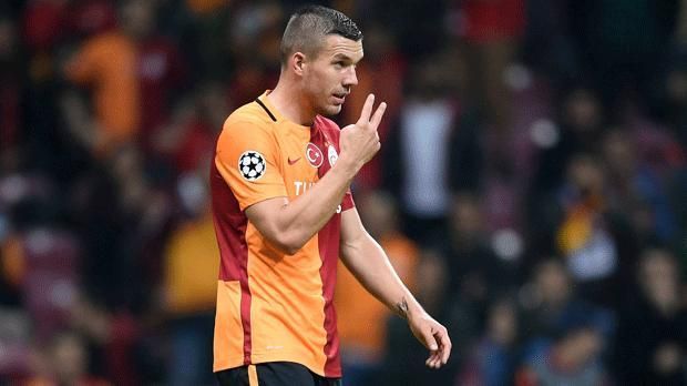 
                <strong>Lukas Podolski</strong><br>
                Lukas Podolski wird zum Film-Star. Der 30-Jährige Linksfuß von Galatasaray Istanbul spielt in einer Nebenrolle der Komödie "Macho Man" sich selbst. Im Gegensatz zu den Filmen um das Sommermärchen 2006 und die WM 2014 - "Die Mannschaft" - musste Poldi dieses Mal mehr Einsatz zeigen, denn …
              