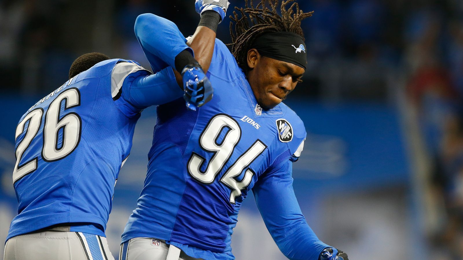 
                <strong>Indianapolis Colts: DE Ezekiel Ansah</strong><br>
                An die Seite des künftigen Pro Bowlers Darius Leonard noch ein Pass-Rush-Biest wie Ezekiel Ansah? Hört sich großartig an. Es besteht noch Bedarf bei Sacks und Druck auf den gegnerischen Quarterback. Und in den Playoffs gegen die Chiefs hatte sich die Laufverteidigung auch nicht sonderlich gut präsentiert.
              