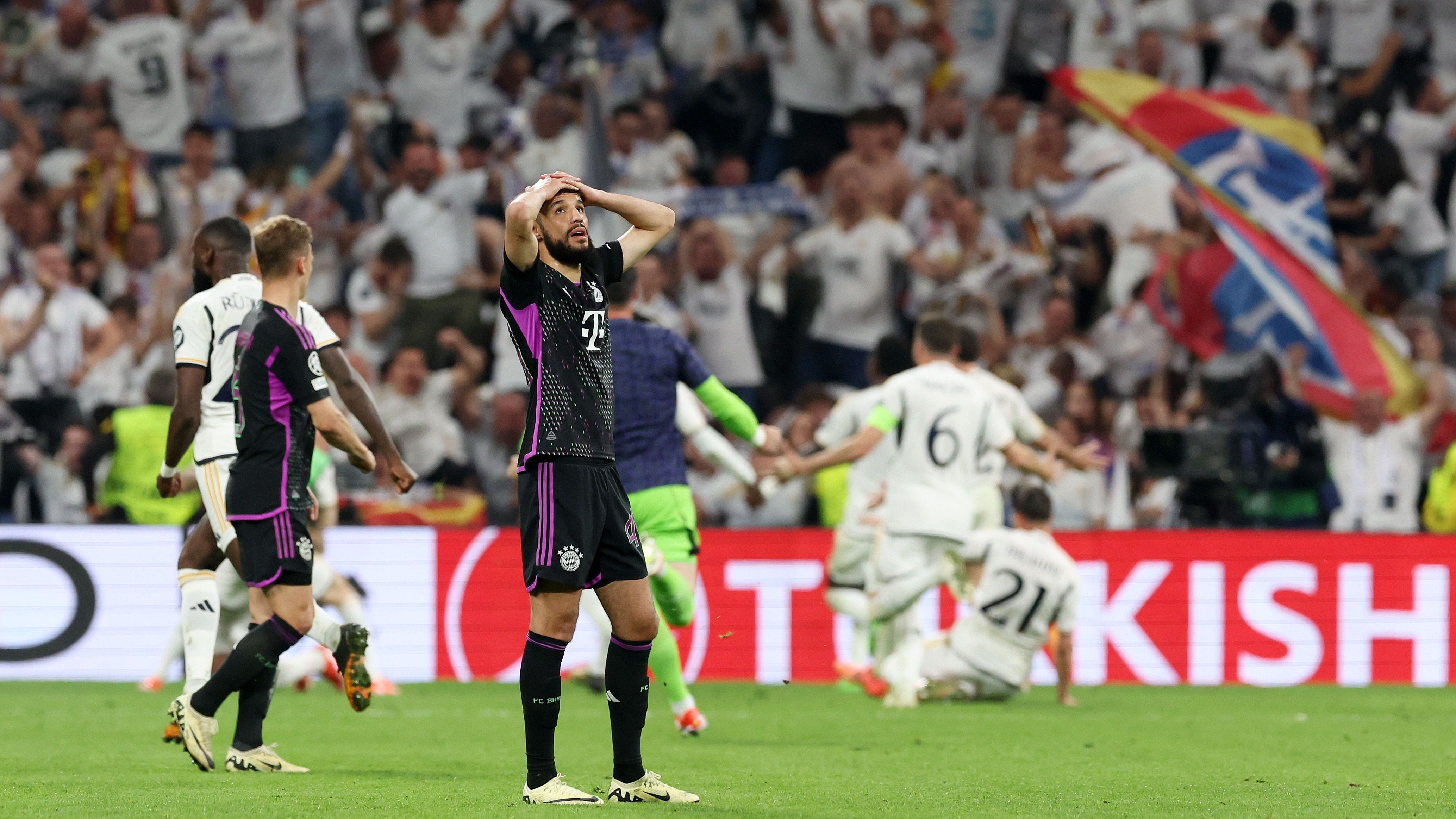 <strong>Real Madrid vs. FC Bayern München: Noten und Einzelkritiken</strong><br>Real Madrid schockt den FC Bayern spät mit zwei Toren, gewinnt mit 2:1 und zieht ins Finale der Champions League ein. Die Noten und Einzelkritiken beider Teams.