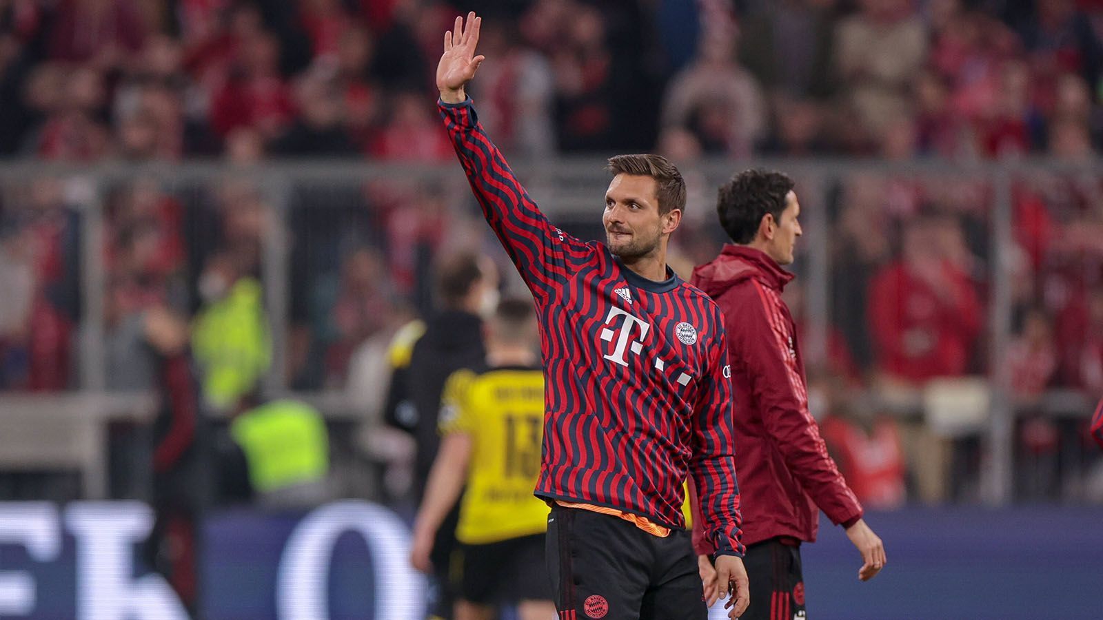 
                <strong>Sven Ulreich (Sieben Einsätze)</strong><br>
                Der Torwart-Routinier ist ein solider Stellvertreter für Neuer, der keine Ansprüche auf Spielzeit stellt. Wird er dann gebraucht, ist er da, auch wenn die Defizite bei der Spieleröffnung im Vergleich zu Neuer doch auffällig sind. ran-Note: 3
              