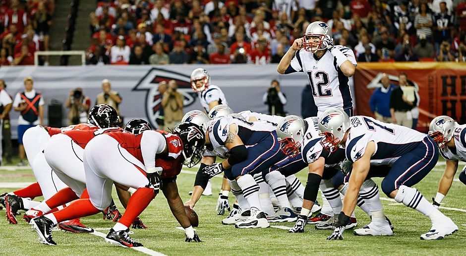 
                <strong>4. Fakt: Brady hat noch nie gegen die Falcons verloren</strong><br>
                Brady hat den Falcons in bislang vier Duellen noch jedes Mal die Flügel gestutzt. Die Ergebnisse im Einzelnen: 24:10 in Atlanta am 4. November 2001, 31:28 in Atlanta am 9. Oktober 2005, 26:10 gegen die Falcons am 27. September 2009, 30:23 in Atlanta am 29. September 2013. Bei den beiden jüngsten Duellen stand auch Ryan auf dem Platz.
              