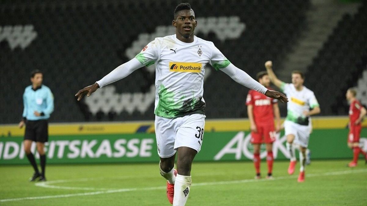 Mönchengladbach gewinnt Rheinderby vor leeren Rängen