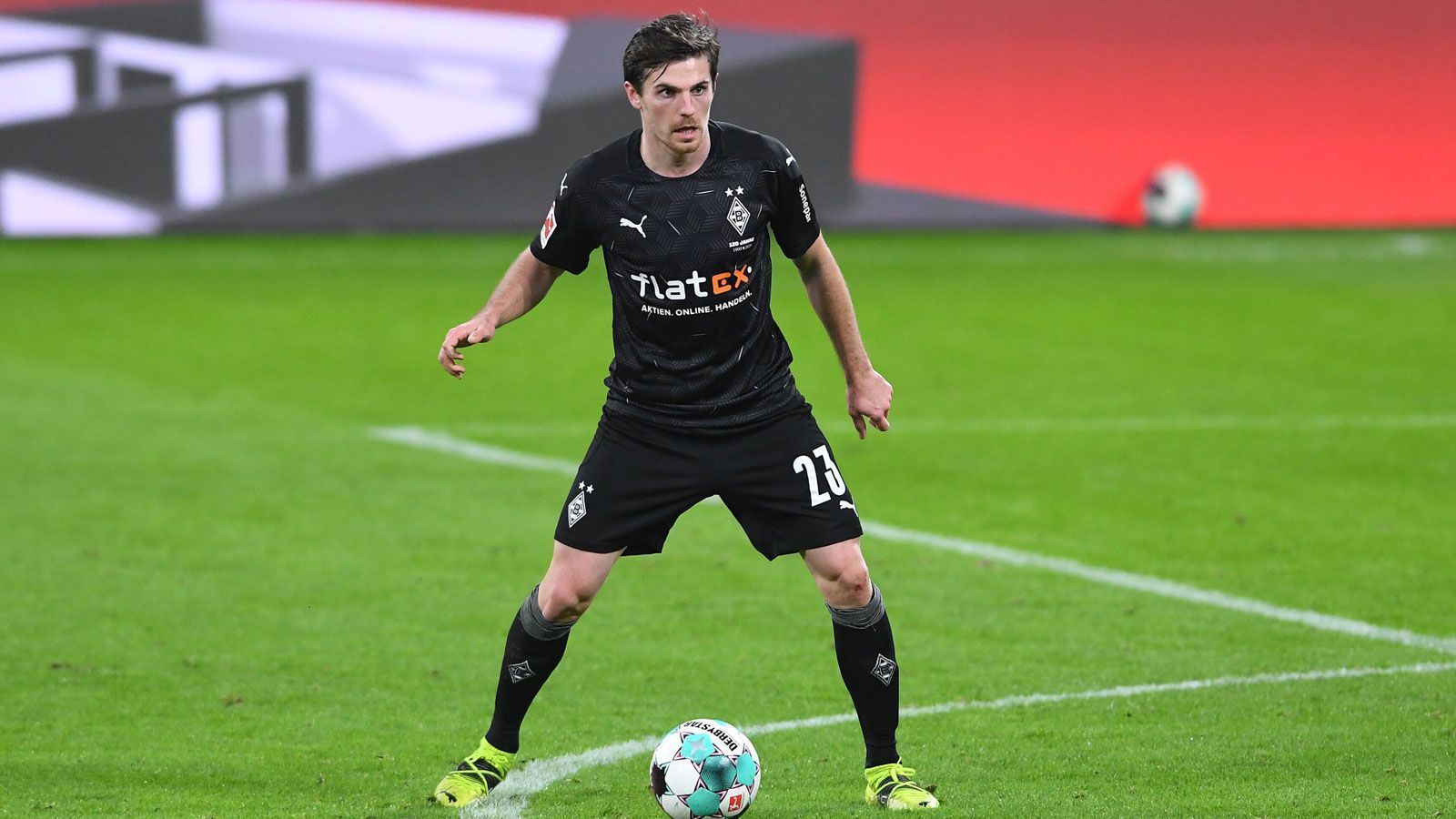 
                <strong>Mittelfeld: Jonas Hofmann (Borussia Mönchengladbach)</strong><br>
                Vor allem in der Hinrunde überragte der Gladbacher, verbuchte zehn Scorerpunkte in nur elf Partien und gehörte zu den besten Mittelfeldspielern der Liga. In der bislang schwachen Rückrunde der "Fohlen" zählt der deutsche Nationalspieler mit vier Scorerpunkten zu den wenigen Lichtblicken, kann aber auch nicht an seine Form der ersten Saisonhälfte anknüpfen.
              