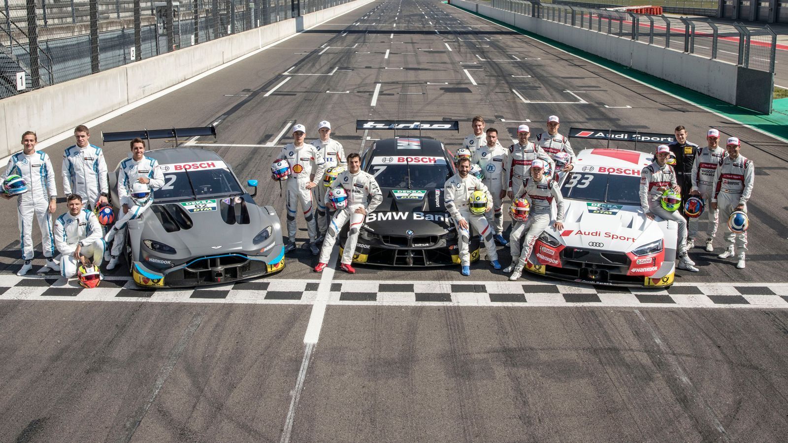 
                <strong>Technik, Kalender, Starterliste: Das ist neu in der DTM 2019</strong><br>
                Schnellere Autos dank Turbo-Power, eine neue Marke im Kreis der Wettbewerber, so viele neue Fahrer wie lange nicht mehr sowie ein Kundenteam - die DTM wartet 2019 (ab 4. Mai live in SAT.1 und auf ran.de) mit einigen Neuerungen auf. ran.de stellt sie vor.
              