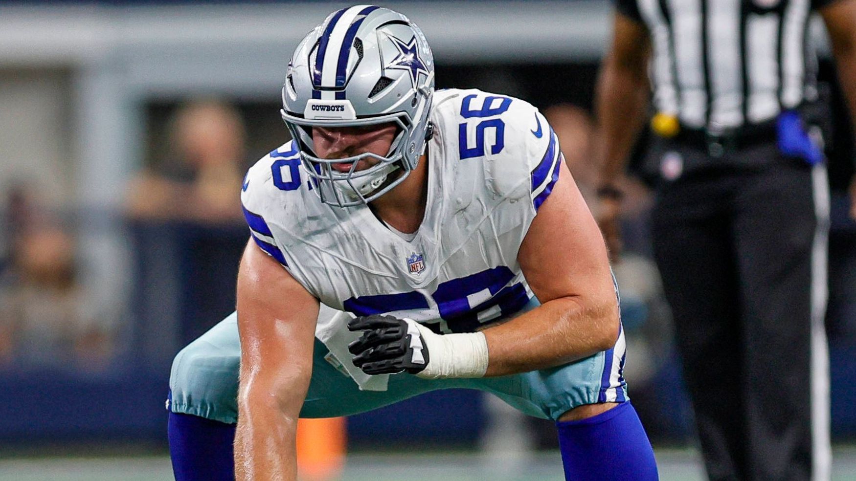 <strong>Cooper Beebe (Dallas Cowboys)</strong><br>Auch Cooper Beebe, der Center der Cowboys, musste aus dem Spiel genommen werden. Bereits in der ersten Hälfte des Spiels erlitt er eine Gehirnerschütterung. Der 23-Jährige wurde beim NFL Draft 2024 in der 3. Runde gepickt.