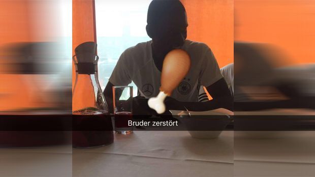 
                <strong>Snapchat-Geschichte des Lukas Podolski</strong><br>
                Auch hier wird Antonio Rüdiger einmal mehr aufgezogen.
              