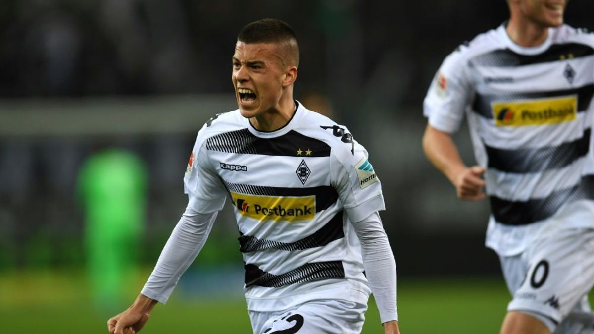Jubelt über sein erstes Bundesligator: László Bénes