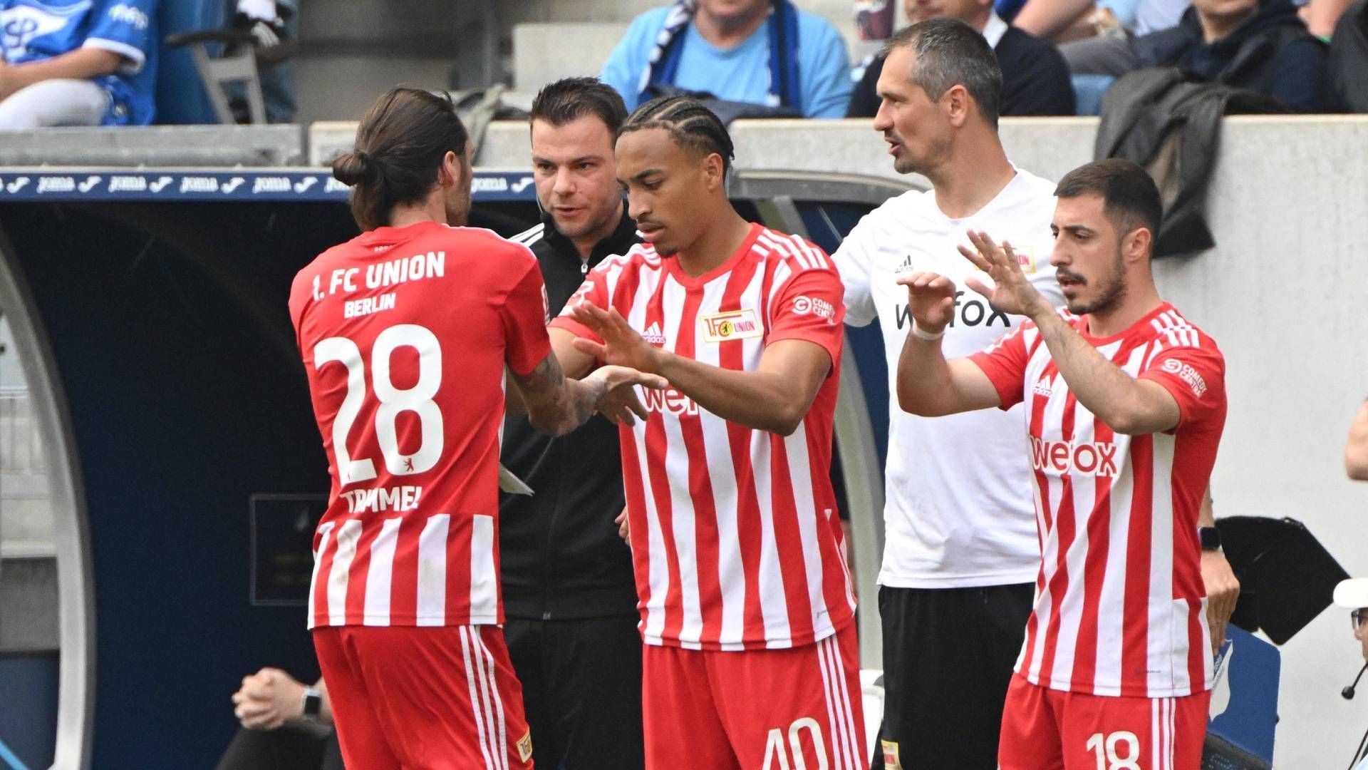 
                <strong>Union verkürzt erneut</strong><br>
                17:31 Uhr: Die "Eisernen" verkürzen - wie bereits in der ersten Halbzeit - tief in der Nachspielzeit. Passiert hier noch etwas?
              