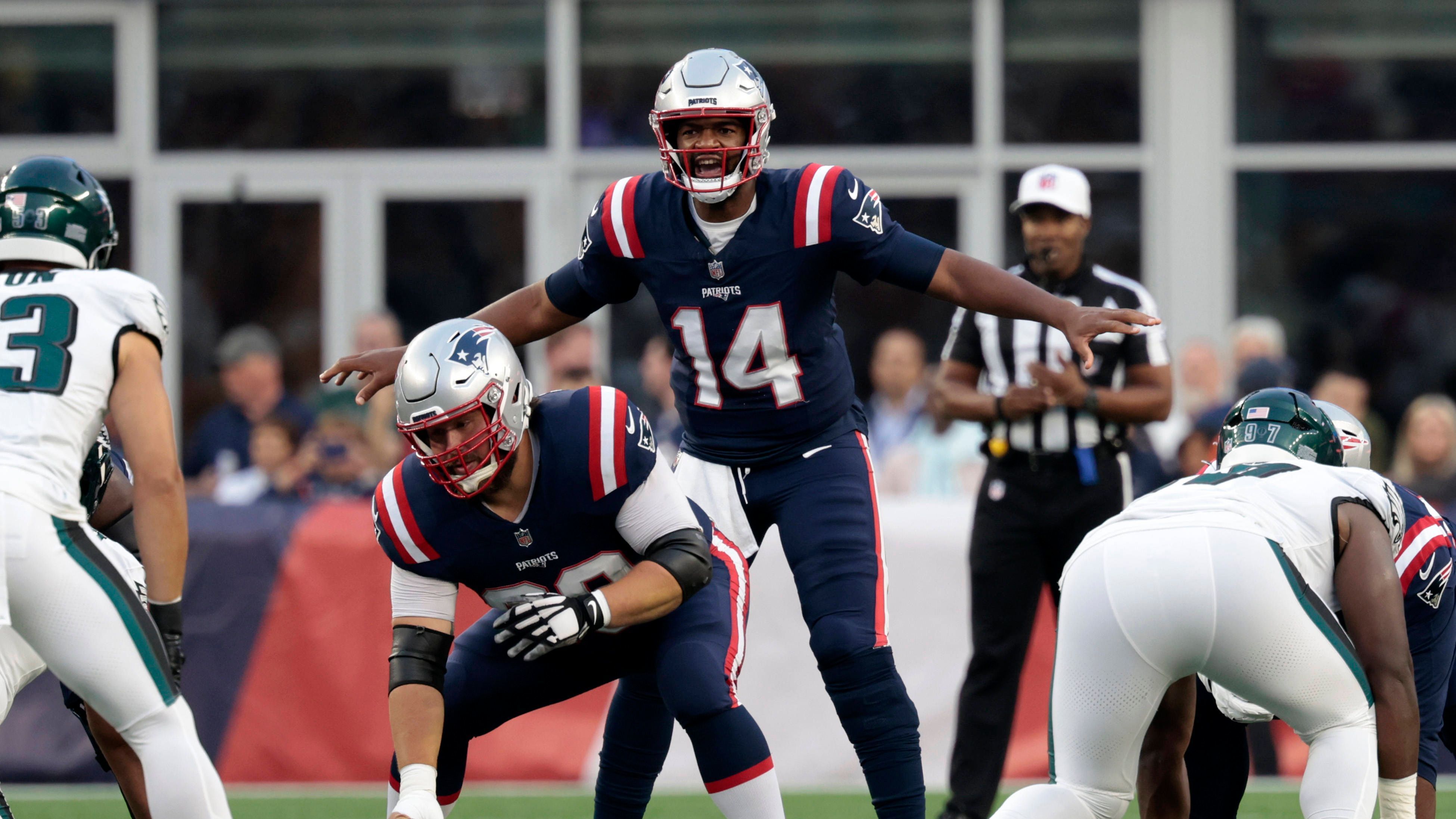 <strong>Platz 23: Jacoby Brissett (New England Patriots)</strong><br>Jacoby Brissett wird vorerst das Ruder übernehmen, Rookie Drake Maye (<a data-li-document-ref="360880" href="https://www.ran.de/sports/american-football/nfl/news/nfl-draft2024-drake-maye-quarterback-analyse-staerken-schwaechen-360880">die ausführliche Maye-Analyse</a>) bleibt auf der Bank. Und Brissett gab am ersten Spieltag die Begründung für diese Entscheidung. Der Routinier verteilte den Ball sicher und half den Patriots zum Überraschungssieg.&nbsp;