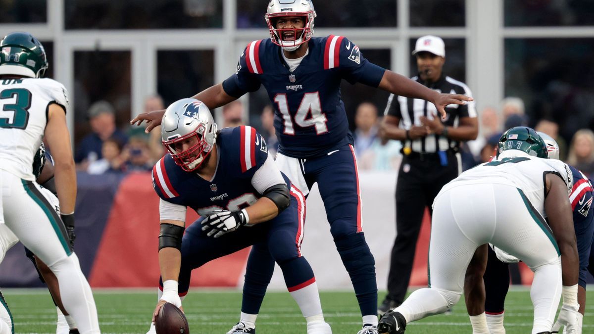 FOXBOROUGH, MA - AUGUST 15: New England Patriots quarterback Jacoby Brissett (14) changes the play during a preseason game between the New England Patriots and the Philadelphia Eagles on August 15,...