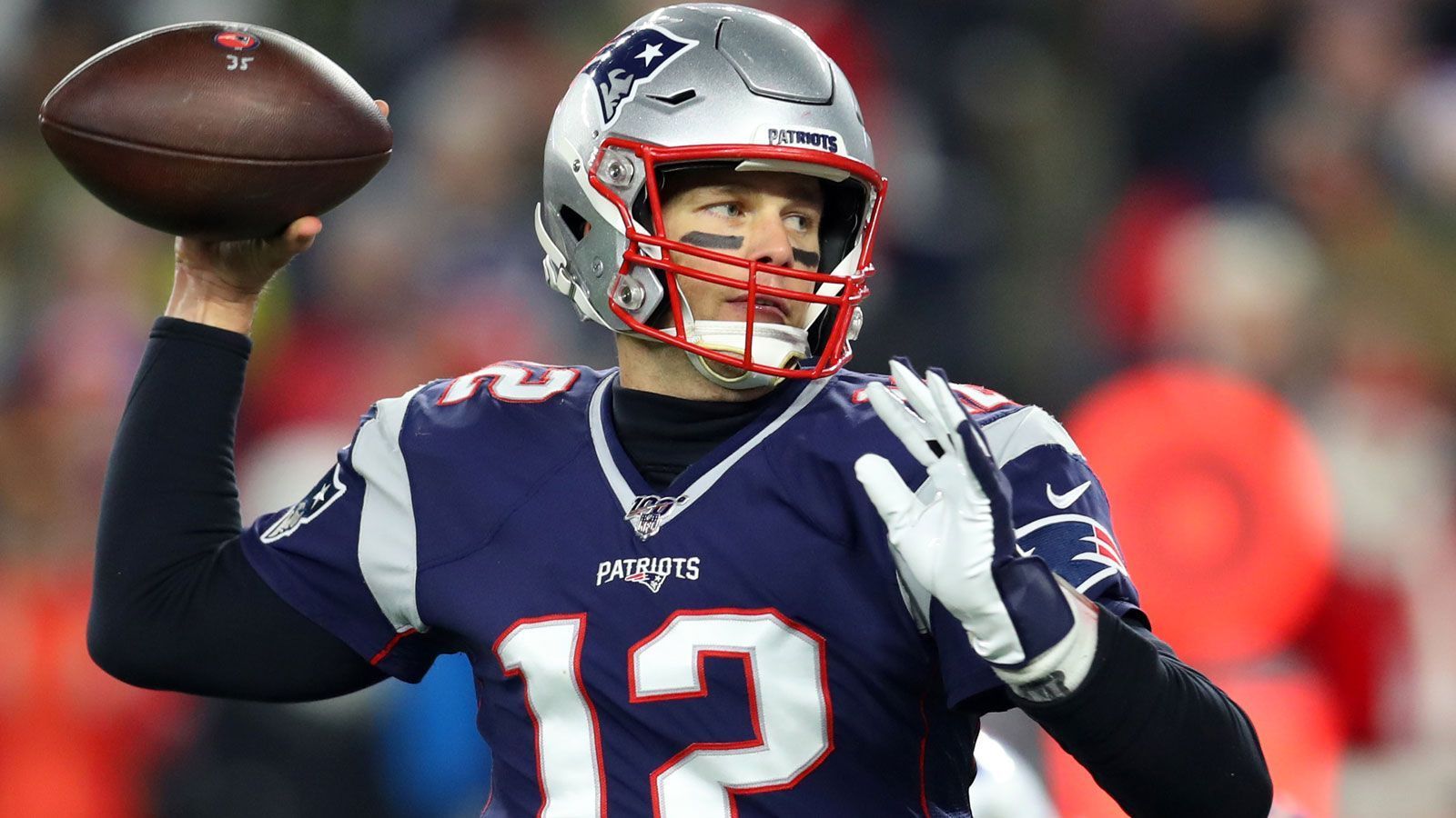 
                <strong>Post-Season-Statistiken (Passing Game)</strong><br>
                Tom Brady vs. Cam NewtonEinsätze: 41 - 7Passing Yards: 11.388 - 1821Pässe: 1626 - 224Completions: 1025 - 134Yards pro Pass: 7 - 8,13Passquote: 63,04% - 59,82%
              