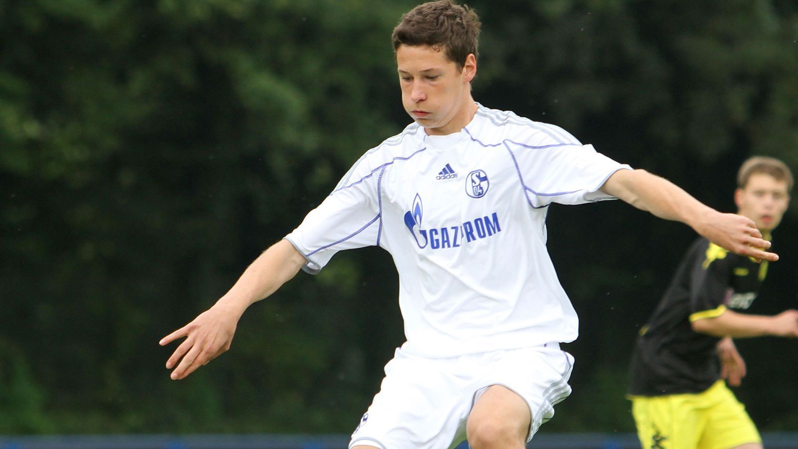 
                <strong>Julian Draxler</strong><br>
                Julian Draxler kickte 2010 noch für seinen Jugendverein Schalke 04. Mit 17 Jahren stand er damals schon kurz vor dem Durchbruch.
              