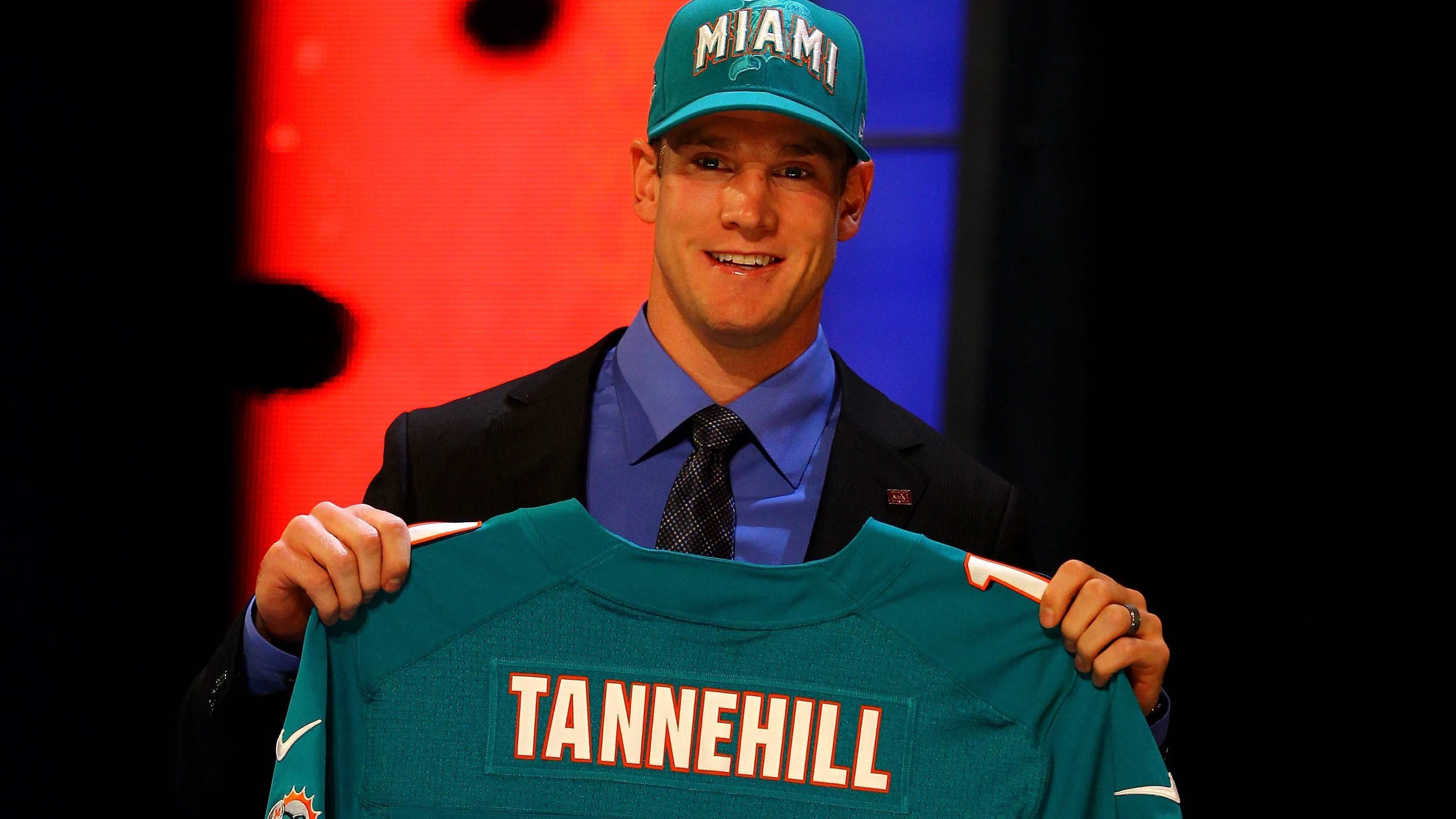 
                <strong>Ryan Tannehill </strong><br>
                 - Draft: 2012 an 8. Stelle von den Miami Dolphins  - Stationen: Miami Dolphins 2012 bis 2018 - Aktuelles Team: Tennessee Titans seit 2019
              