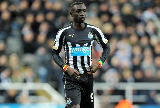 
                <strong>Papiss Cisse: Spuckattacke auf Gegenspieler</strong><br>
                Sieben Spiele Sperre - so lautet das Urteil für Newcastle-Stürmer Papiss Cisse nach seiner Spuckattacke im Spiel gegen Manchester United. Der Senegalese hat sich entschuldigt und die Strafe akzeptiert.
              