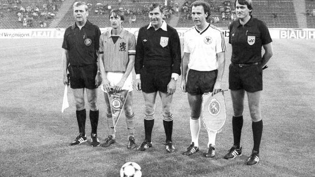 <strong>"Johan war der bessere Spieler, aber ich bin Weltmeister."</strong> <br>(Über Johan Cruyff - 2.v.li.)