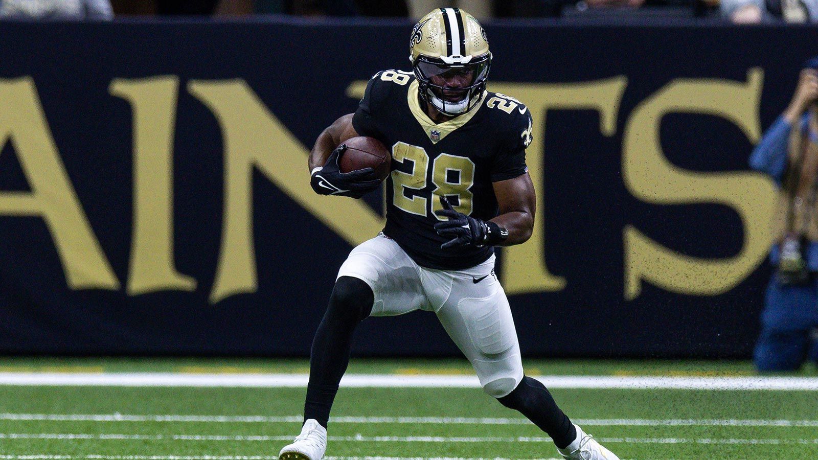 
                <strong>Platz 16: David Johnson</strong><br>
                &#x2022; Rushing Touchdowns: 39<br>&#x2022; Aktuelles Team: Free Agent<br>&#x2022; Letztes Team: New Orleans Saints<br>&#x2022; In der NFL seit: 2015<br>
              